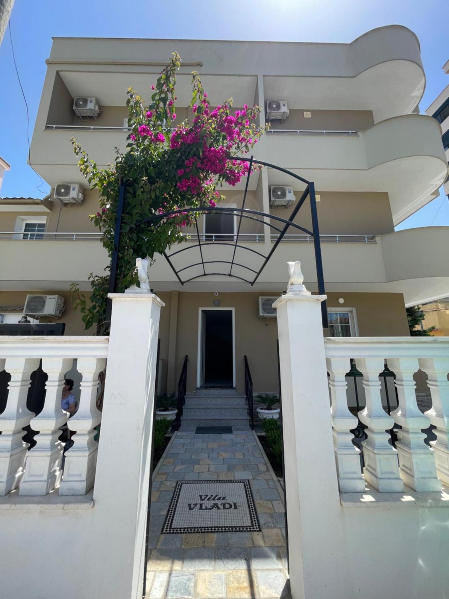 Vila Vladi Durrës Exterior foto